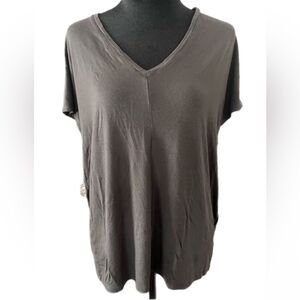 Women’s Banana Republic Gray V-Neck Top size medium